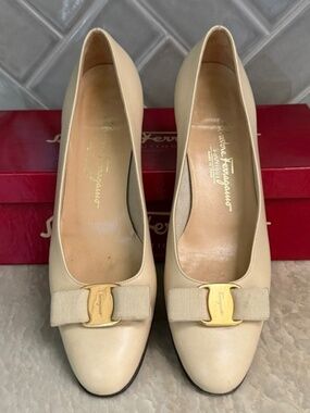 Salvatore Ferragamo 'Vara' Low-Heel Pump/Cream Color 8AA
